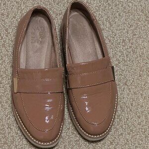 Naturalizer Women's Tan Loafers